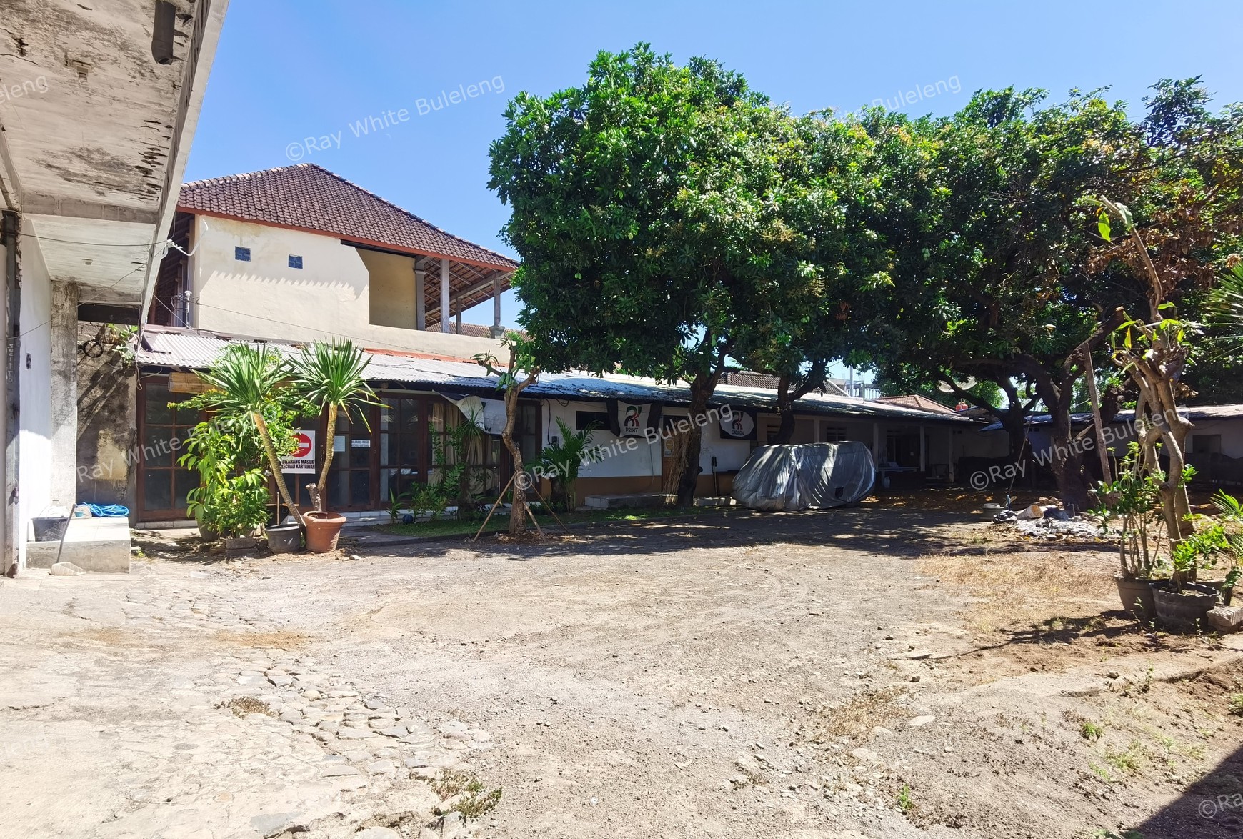 HOUSE, WAREHOUSE AND WORKSHOP FOR SALE