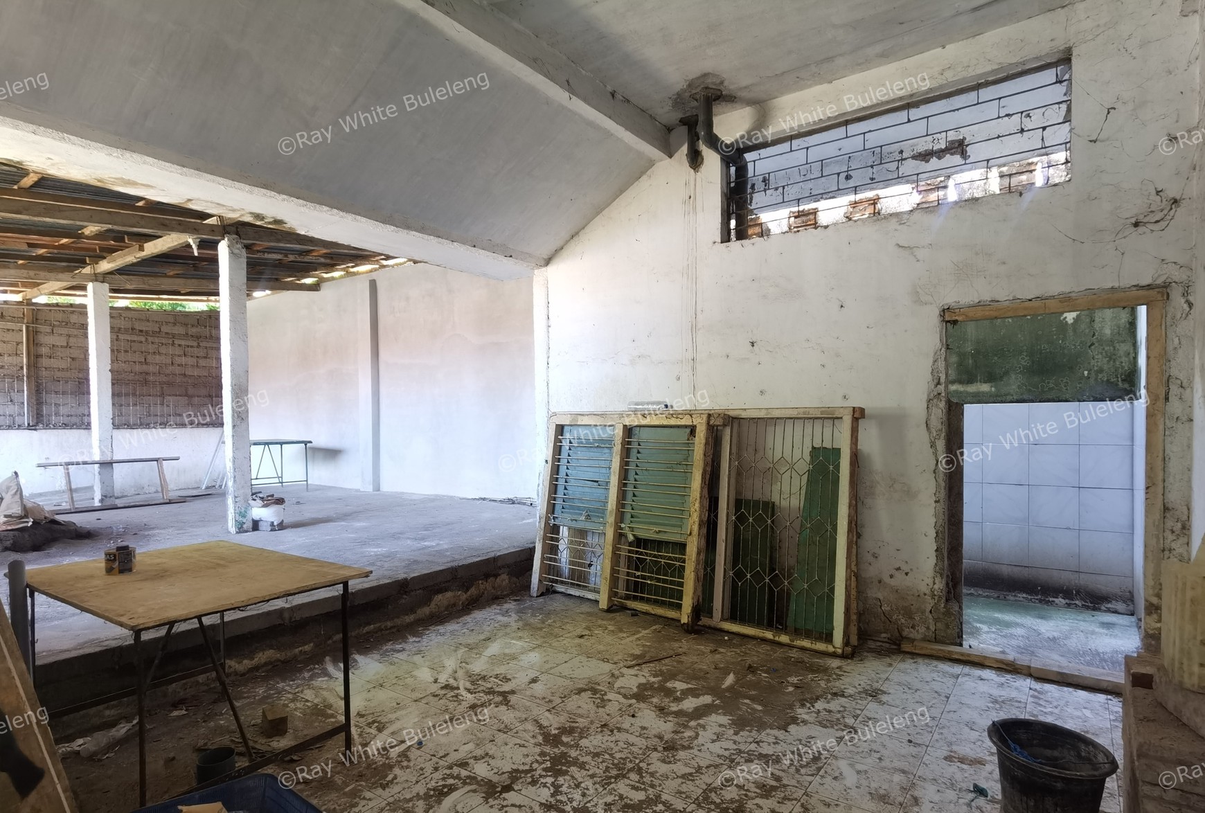 HOUSE, WAREHOUSE AND WORKSHOP FOR SALE