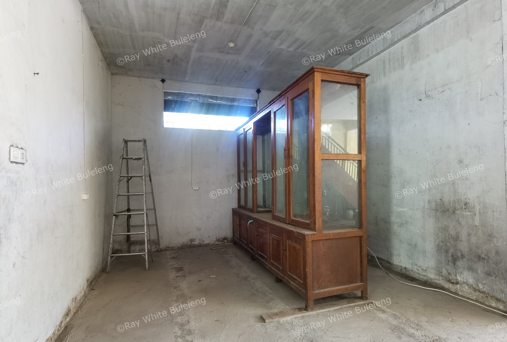 HOUSE, WAREHOUSE AND WORKSHOP FOR SALE