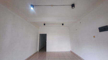 RUKO TRACE, Cocok untuk Usaha dan Kantor di Lokasi yang strategis dekat dengan Sekolah Al Azhar dan Sekolah Santo Leo Jababeka