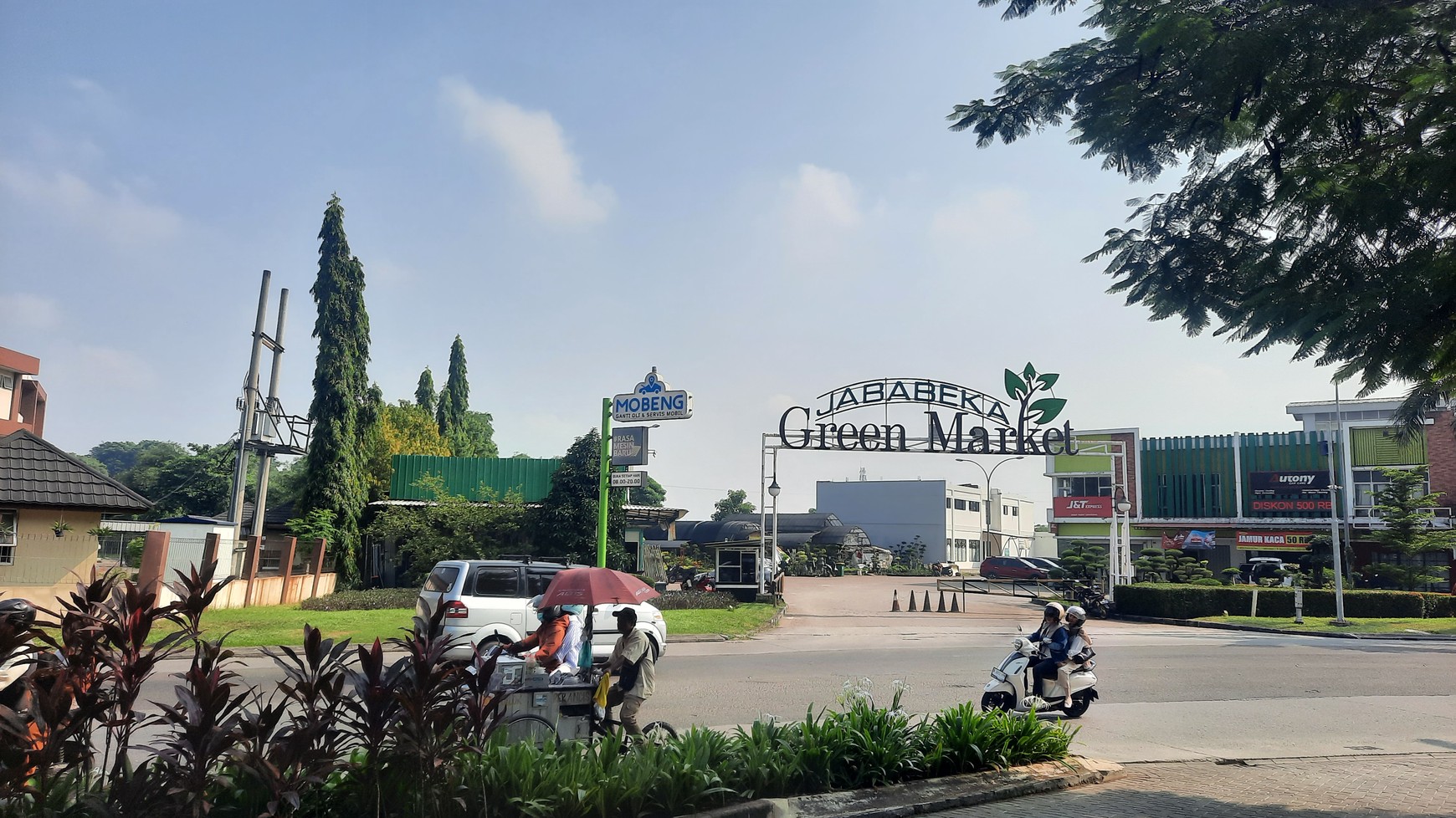 RUKO TRACE, Cocok untuk Usaha dan Kantor di Lokasi yang strategis dekat dengan Sekolah Al Azhar dan Sekolah Santo Leo Jababeka