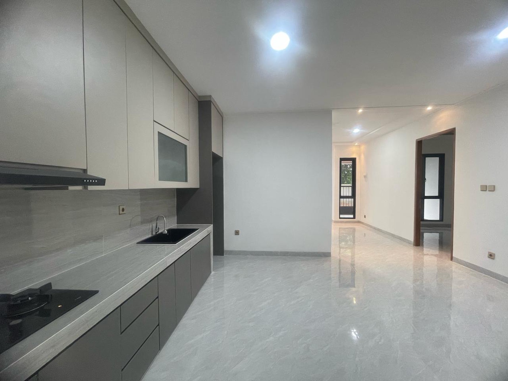 Rumah selesai Renovasi,Baru,lingkungan bersih di Garha Raya Tangerang Selatan.