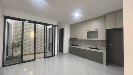 Rumah selesai Renovasi,Baru,lingkungan bersih di Garha Raya Tangerang Selatan.