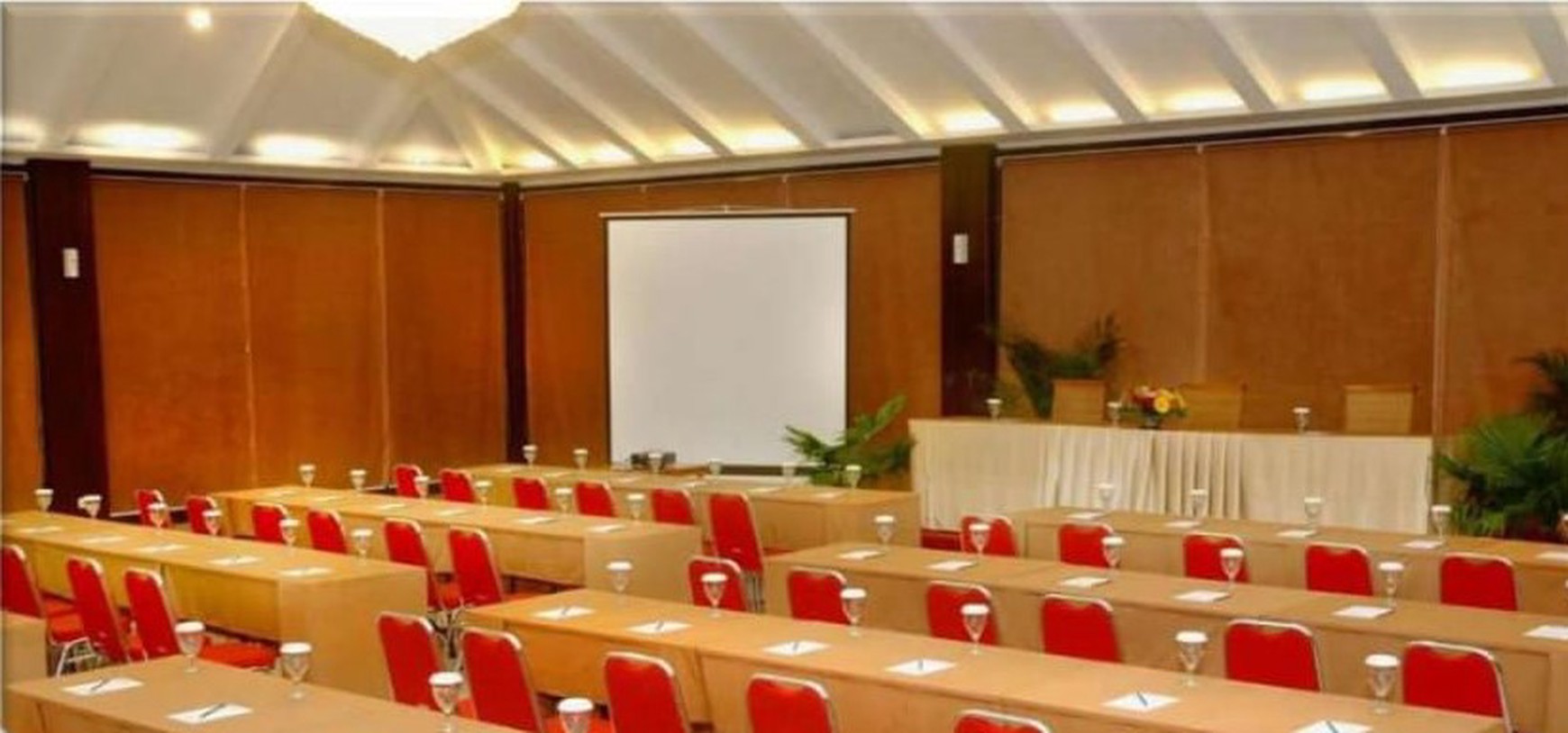 Hotel Bagus di Lembang, Bandung Dijual Murah , Fasilitas bagus, Letak Strategis