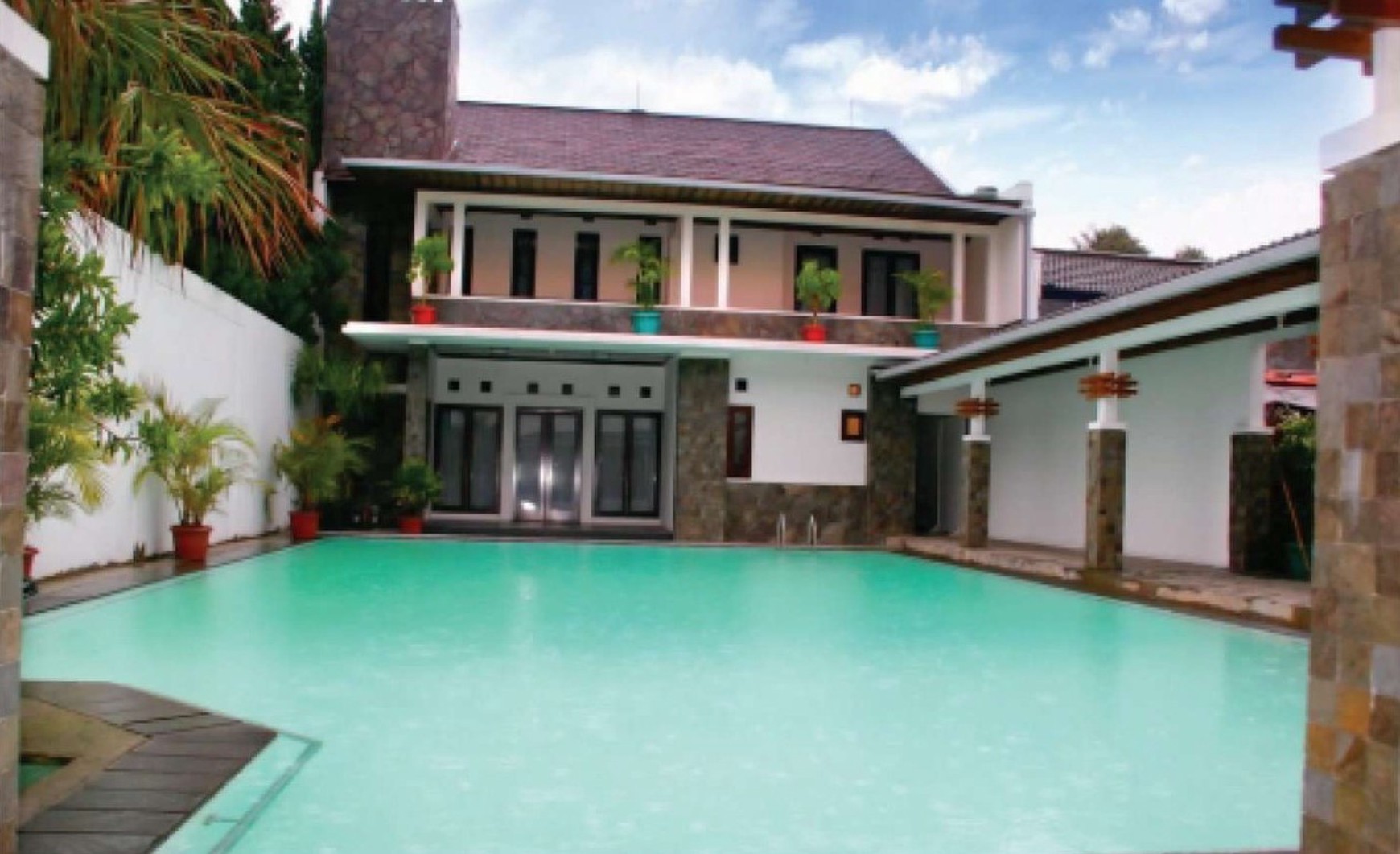Hotel Bagus di Lembang, Bandung Dijual Murah , Fasilitas bagus, Letak Strategis