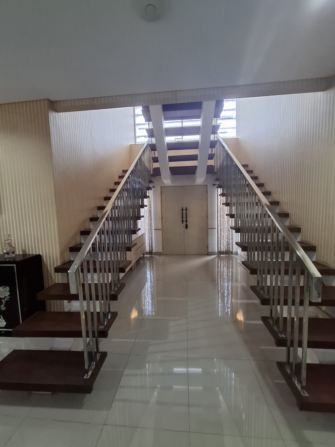 Rumah Mewah Dengan Kolam Renang Di Perumahan Premium Green Hills Residence Ngaglik Sleman