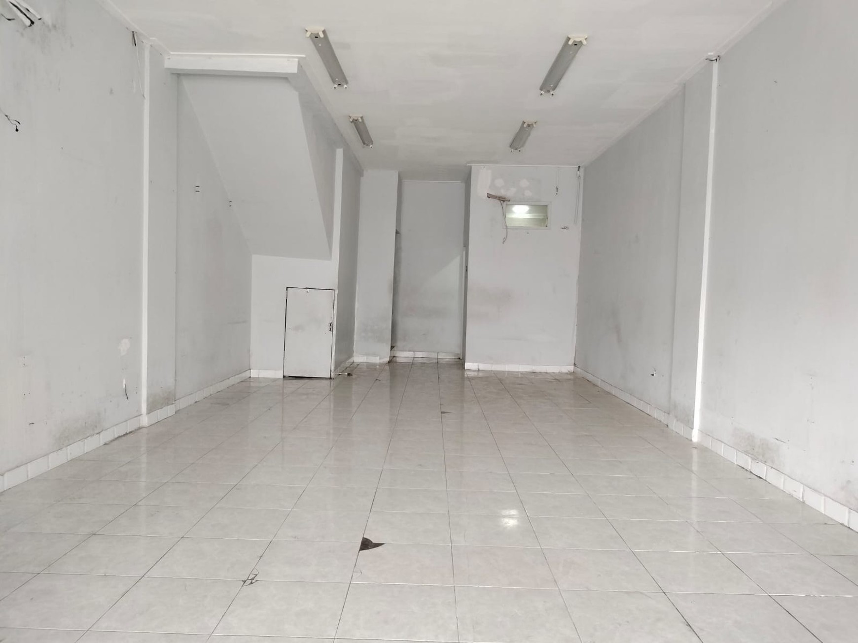 Ruko 2 Lantai Siap Pakai Lokasi Strategis Pinggir Jalan Raya @Jombang