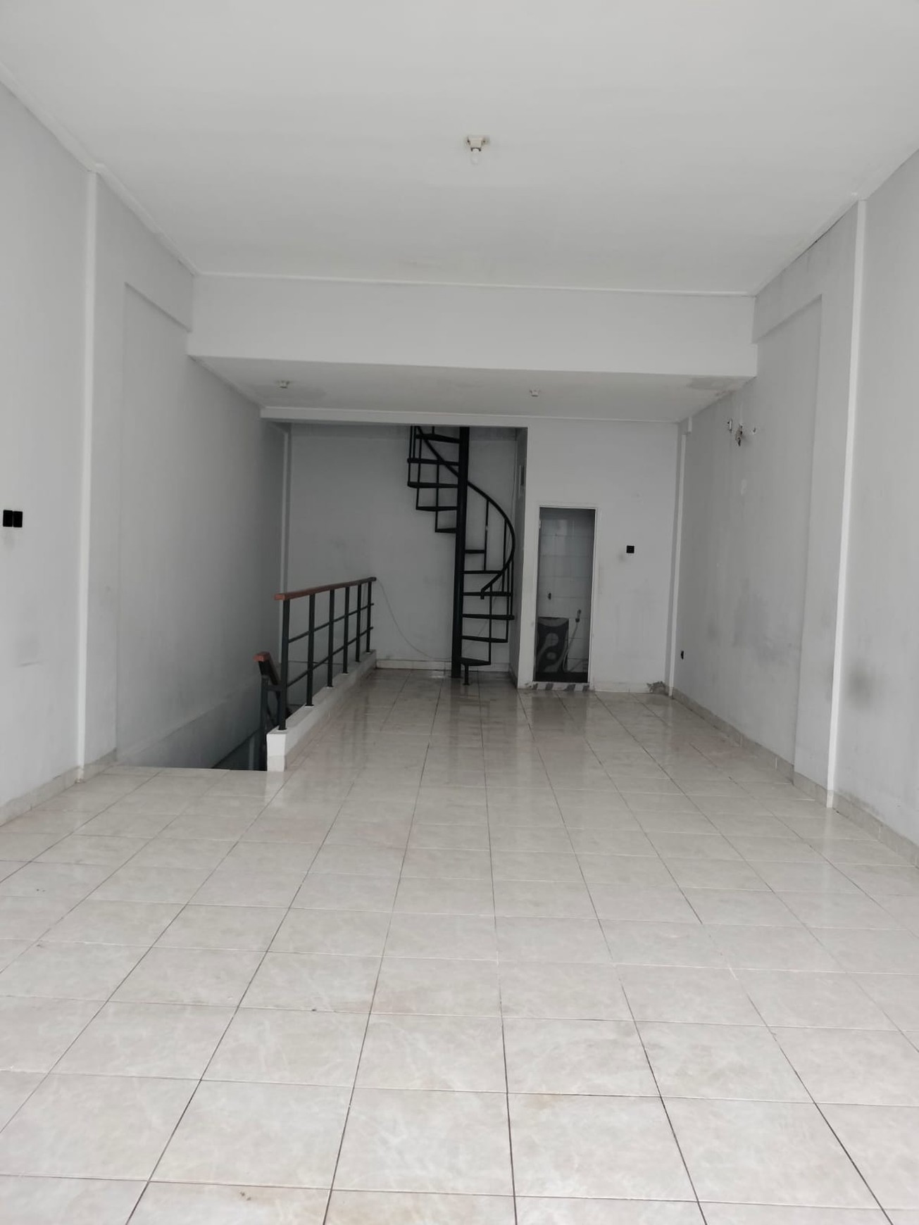 Ruko 2 Lantai Siap Pakai Lokasi Strategis Pinggir Jalan Raya @Jombang