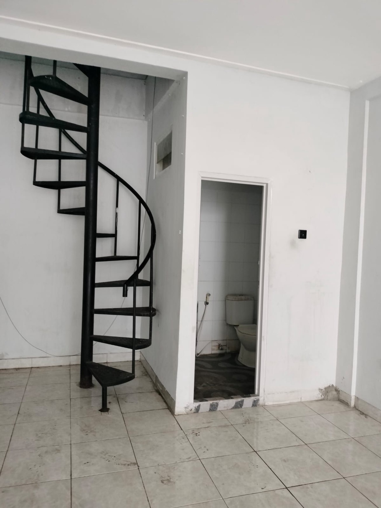 Ruko 2 Lantai Siap Pakai Lokasi Strategis Pinggir Jalan Raya @Jombang