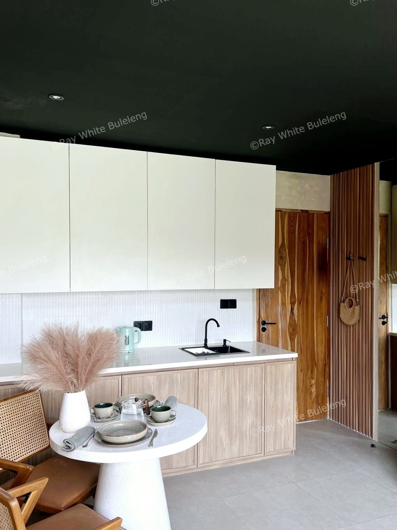 Stylish Loft Villa with Rice Field View for Lease in Canggu