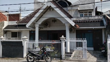 Disewakan Rumah Pusat Kota di Jl Cipunegara Surabaya