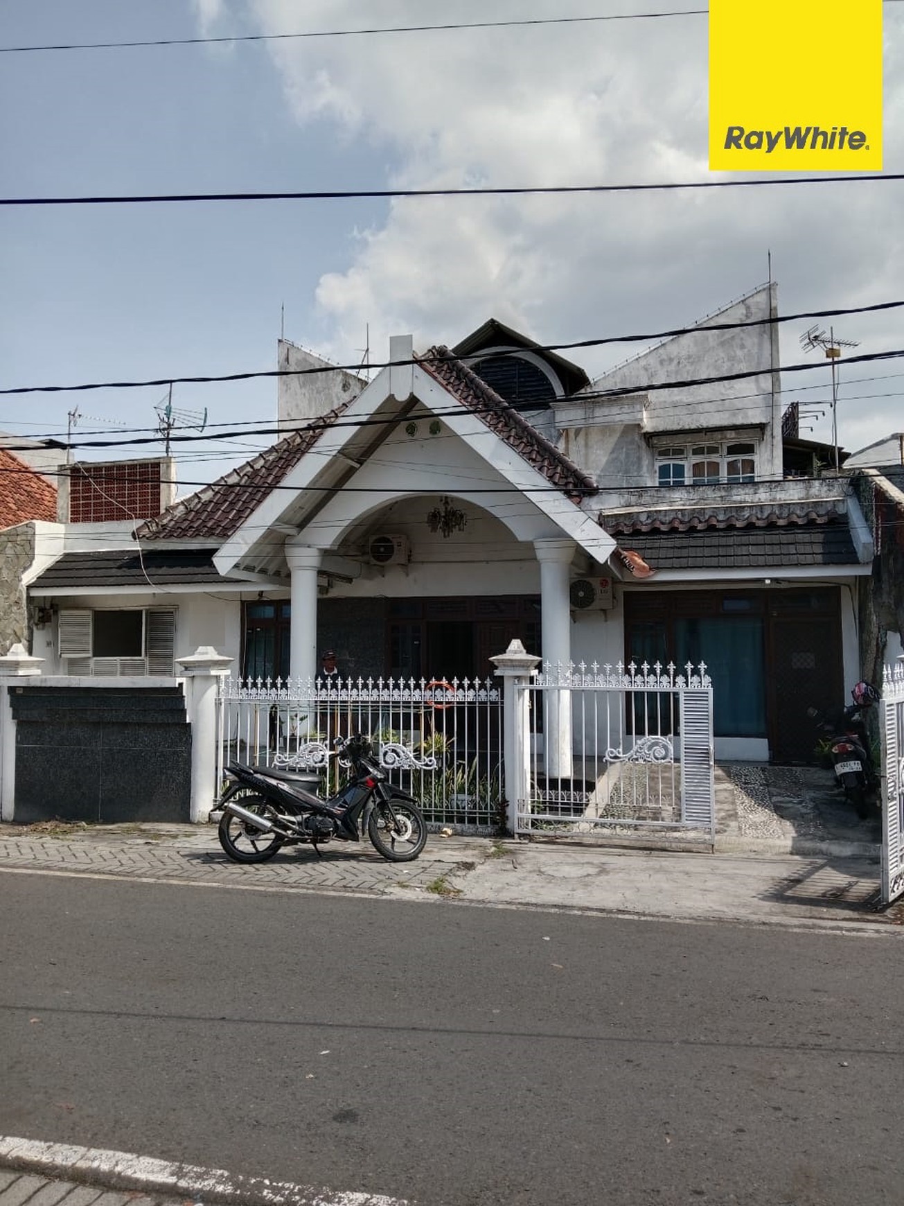 Disewakan Rumah Pusat Kota di Jl Cipunegara Surabaya