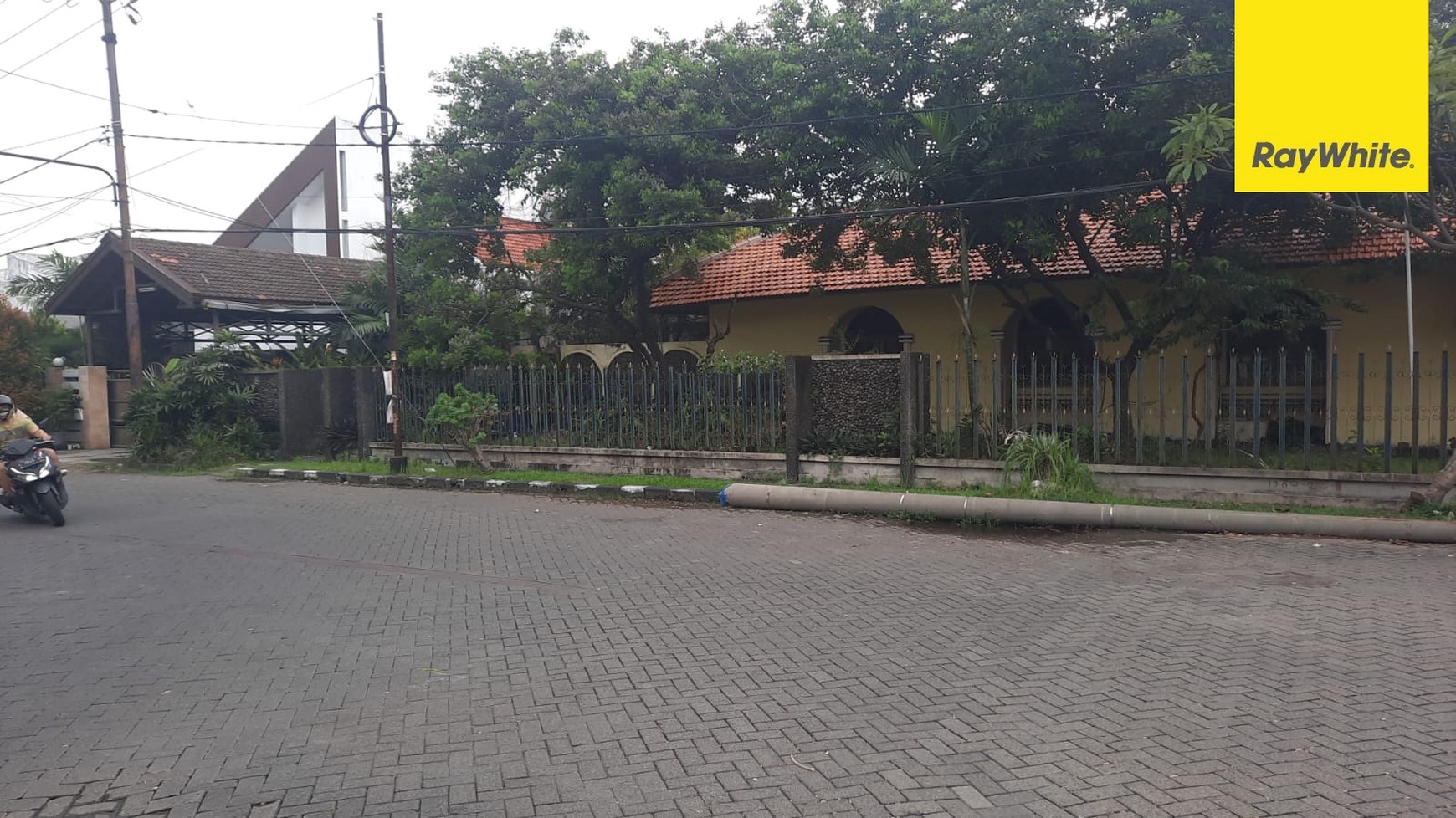 Dijual Rumah SHM di Prapen Indah Surabaya