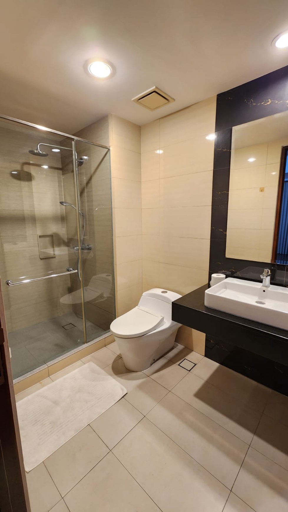 Dijual Apartemen The Kensington Kelapa Gading, Tower Belmon, 2BR.