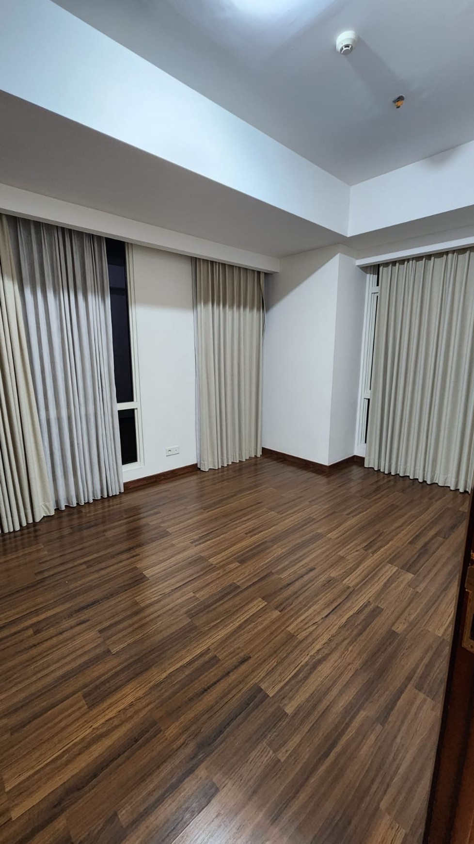 Dijual Apartemen The Kensington Kelapa Gading, Tower Belmon, 2BR.