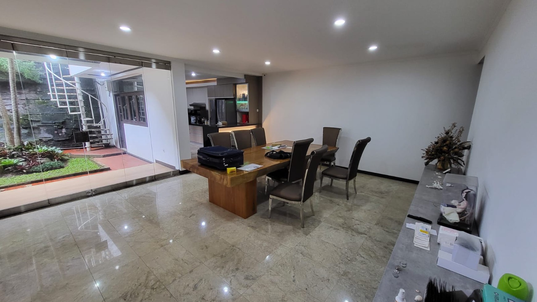 Dijual Rumah Lux di Bnadung Utara Siap Huni, Budisari