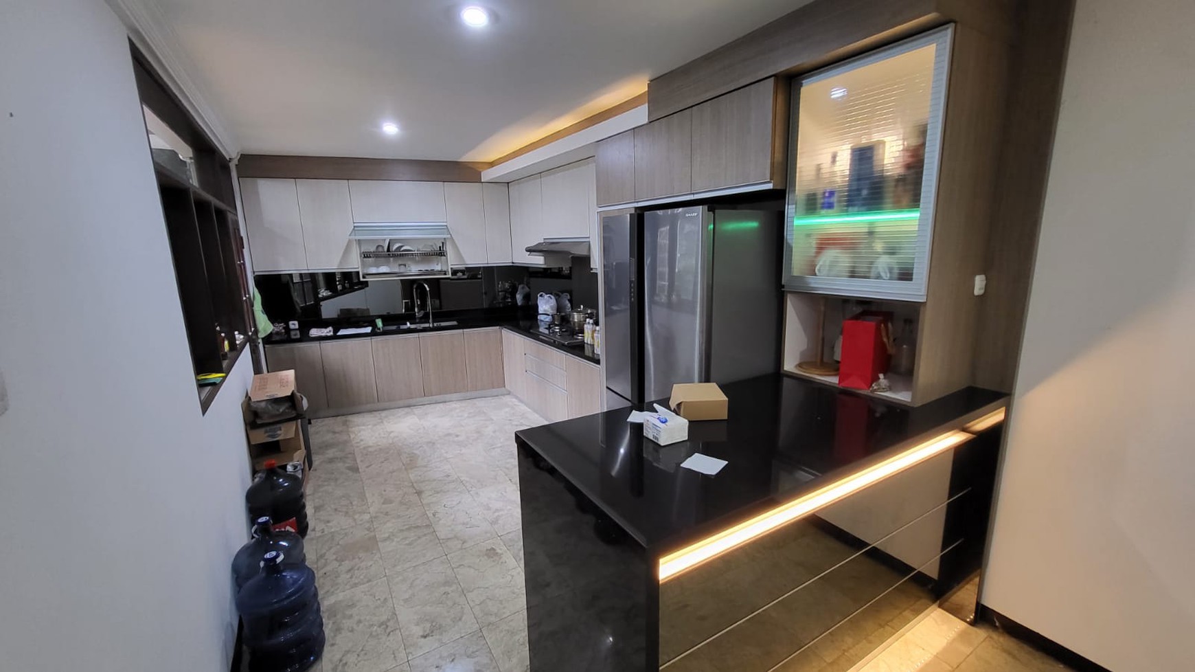 Dijual Rumah Lux di Bnadung Utara Siap Huni, Budisari