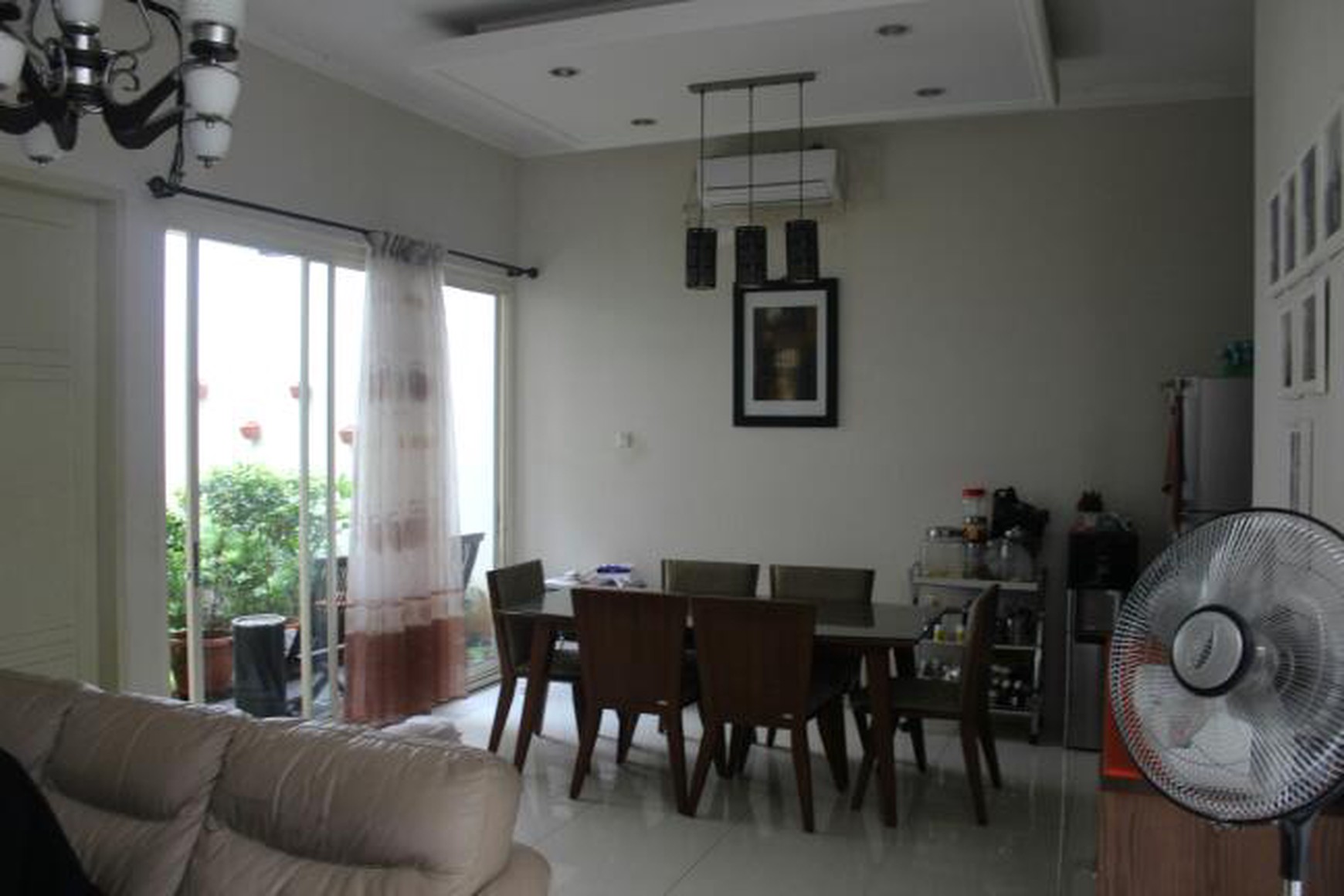 Rumah 2 Lantai Cantik Terawat Serasa Baru, Siap Huni, Di Tebet Timur, Dan Hanya 3 Menit Ke Jl. MT Haryono