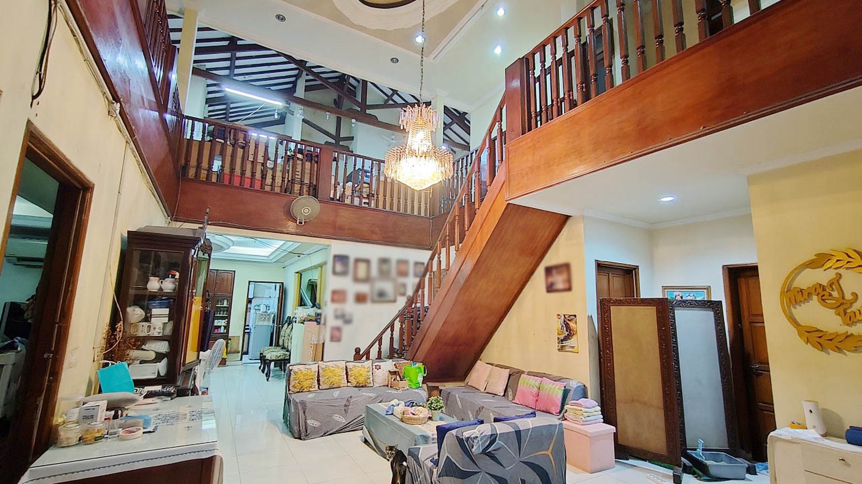 Rumah Hoek, depan taman, dekat ke Pasar Mandiri, sekolah, klinik di Gading Putih
