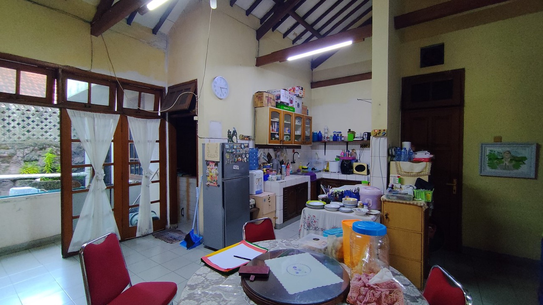 Rumah Hoek, depan taman, dekat ke Pasar Mandiri, sekolah, klinik di Gading Putih
