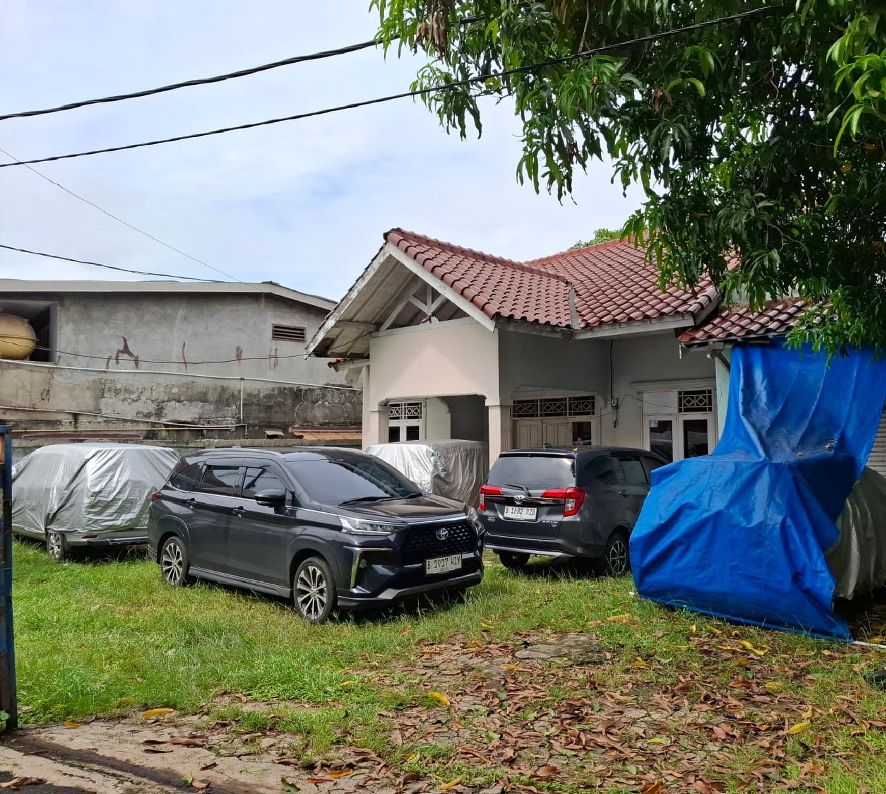 Di Jual Rumah Hitung Tanah Jl Kerja Bakti Kp. Makasar