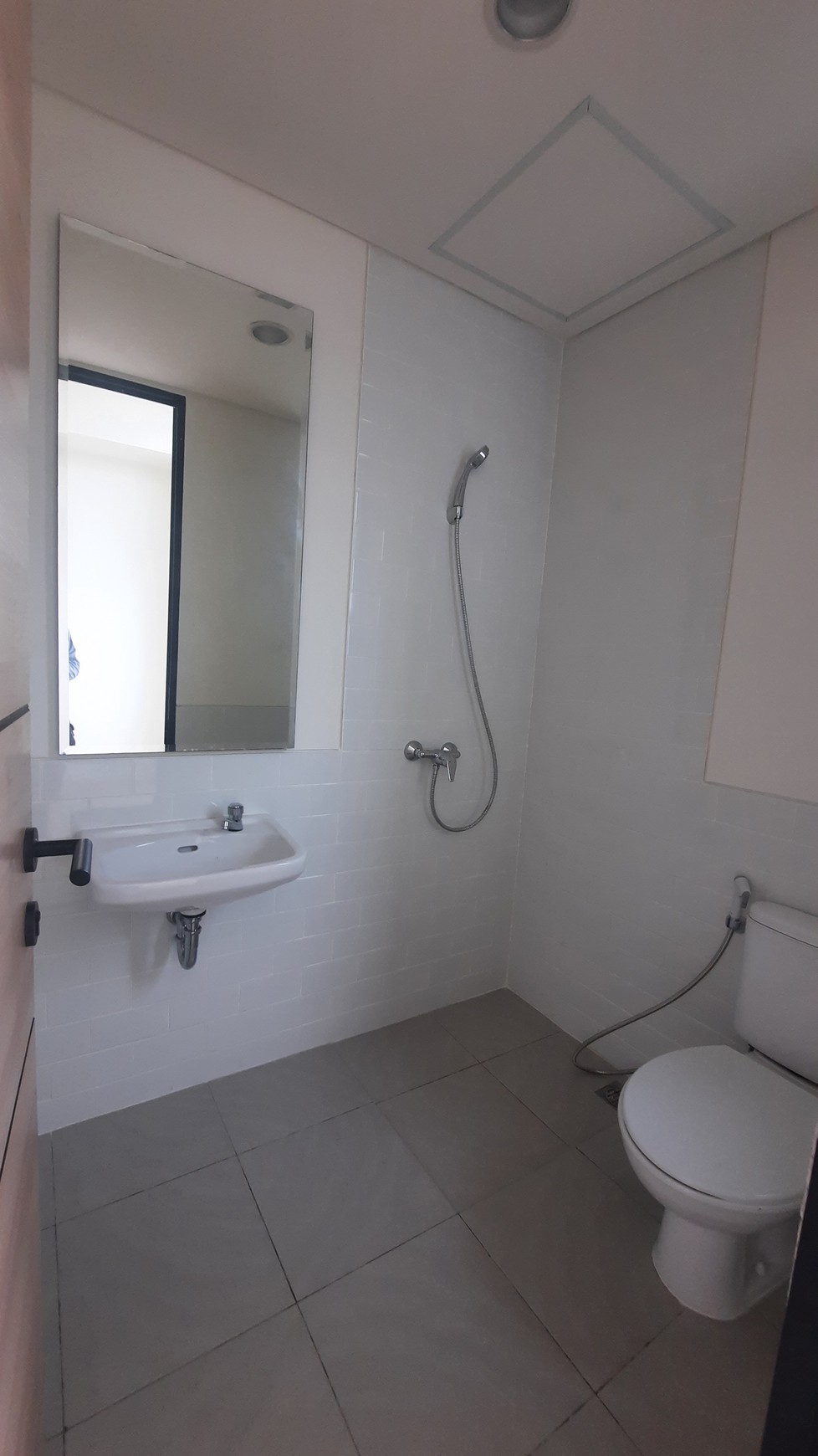 RUMAH MINIMALIS MODERN DI LOKASI STRATEGIS DEKAT JALAN BOULEVARD LIPPO CIKARANG DI CLUSTER CENDANA SPARK