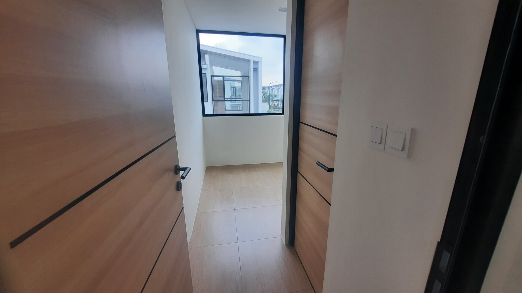 RUMAH MINIMALIS MODERN DI LOKASI STRATEGIS DEKAT JALAN BOULEVARD LIPPO CIKARANG DI CLUSTER CENDANA SPARK