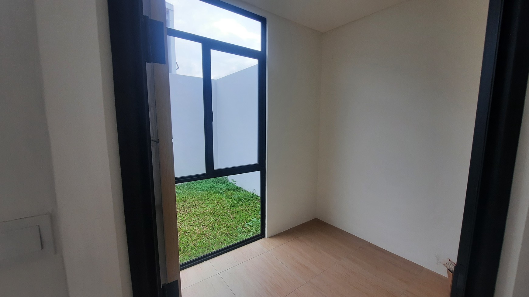 RUMAH MINIMALIS MODERN DI LOKASI STRATEGIS DEKAT JALAN BOULEVARD LIPPO CIKARANG DI CLUSTER CENDANA SPARK