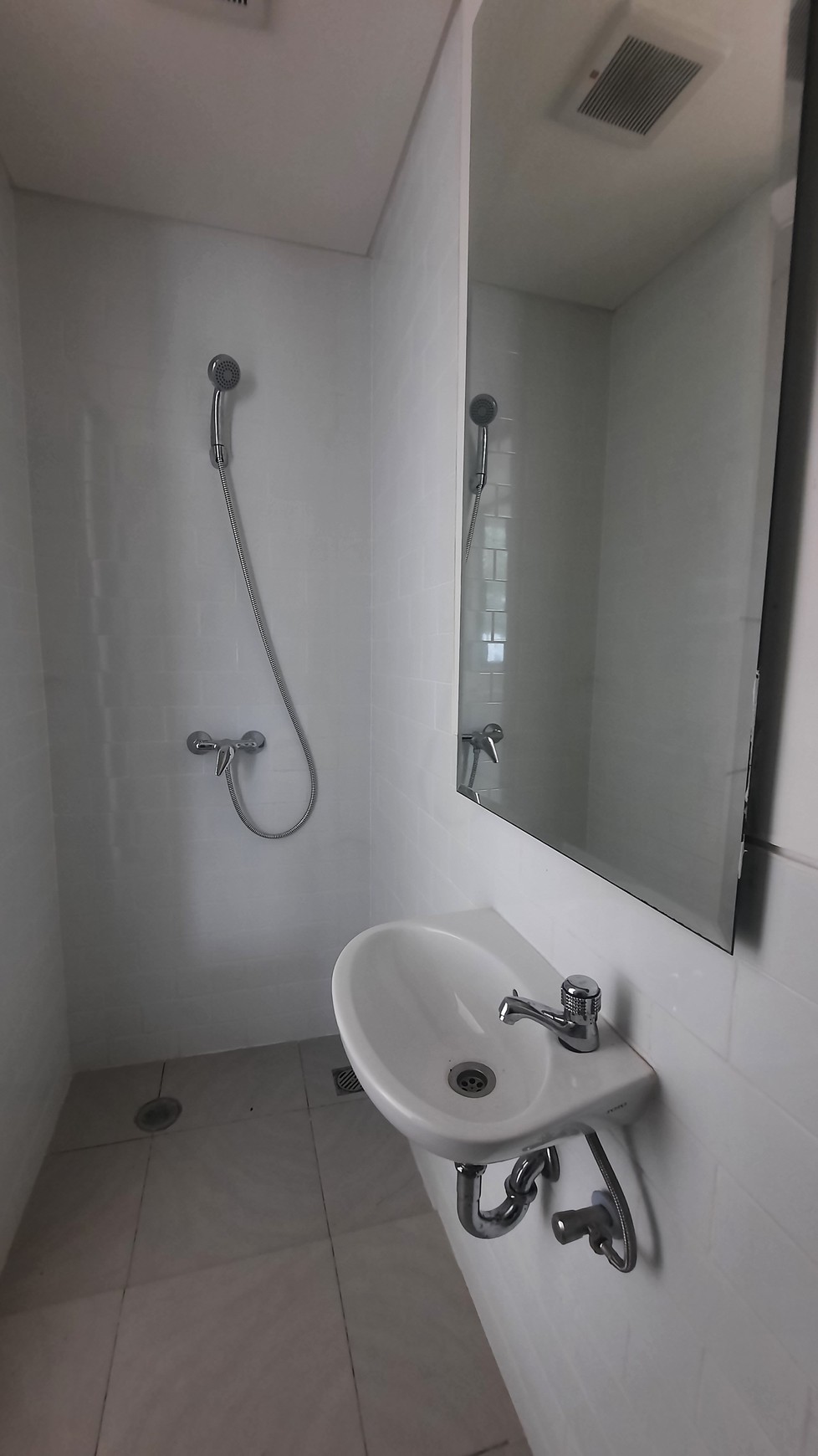 RUMAH MINIMALIS MODERN DI LOKASI STRATEGIS DEKAT JALAN BOULEVARD LIPPO CIKARANG DI CLUSTER CENDANA SPARK