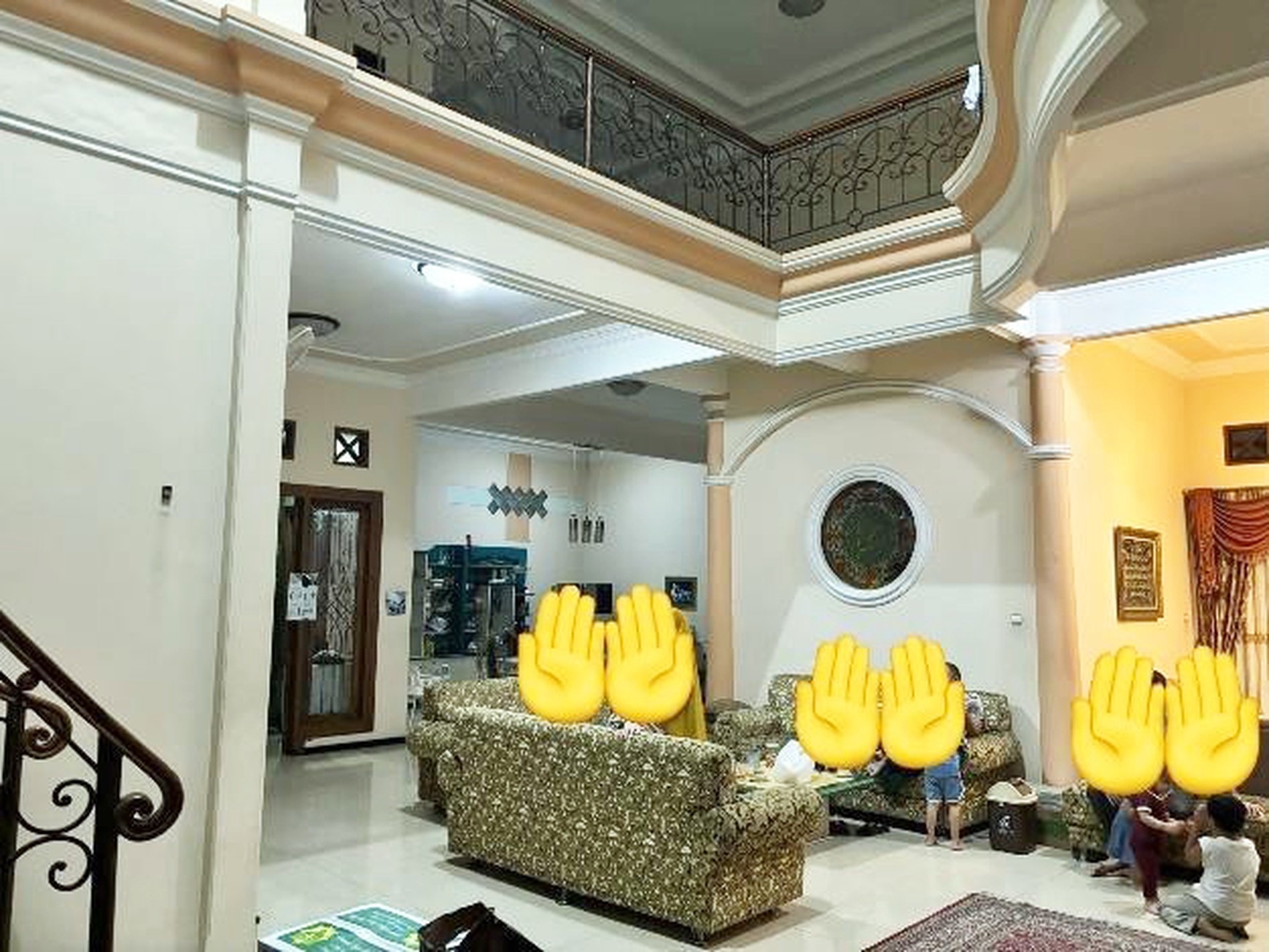 Rumah / Tempat Usaha ( Ex. Supermarket ) cocok untuk usaha apapun di Jl. Gajah Mada Kota Pasuruan, Nol Jalan Raya