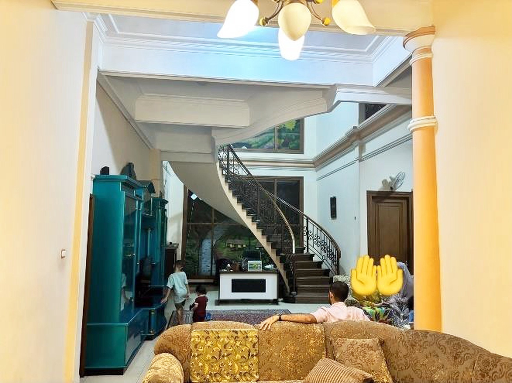 Rumah / Tempat Usaha ( Ex. Supermarket ) cocok untuk usaha apapun di Jl. Gajah Mada Kota Pasuruan, Nol Jalan Raya