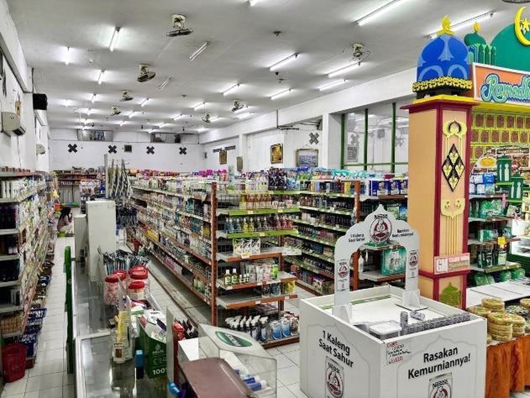 Rumah / Tempat Usaha ( Ex. Supermarket ) cocok untuk usaha apapun di Jl. Gajah Mada Kota Pasuruan, Nol Jalan Raya