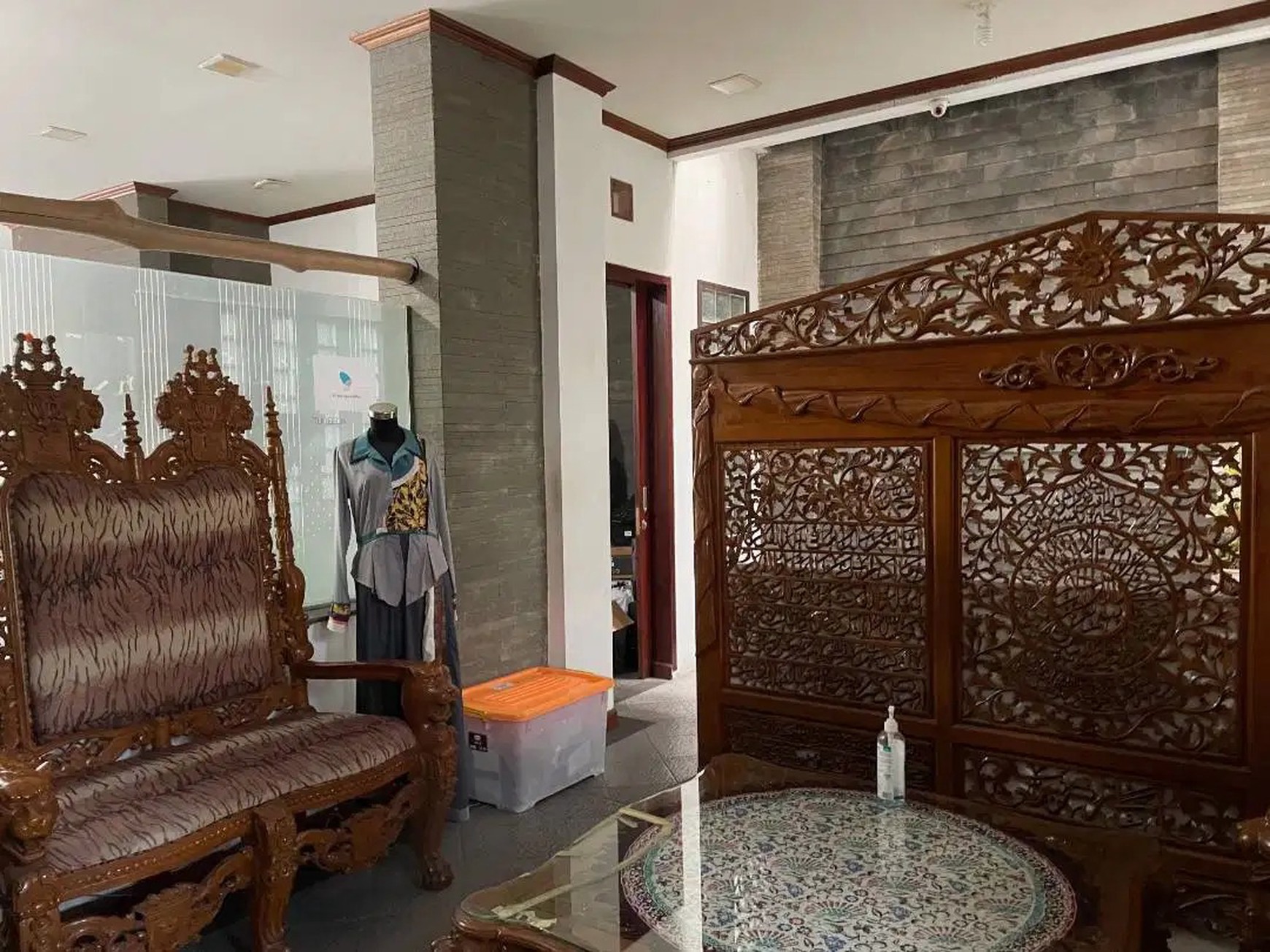 Rumah Lux Asri di Mainroad Cisitu, Bandung