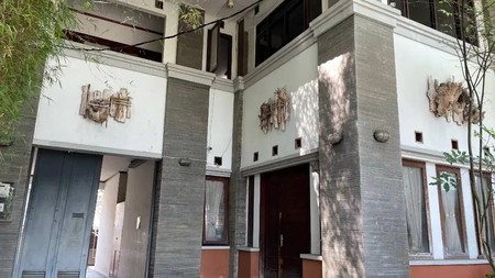 Rumah Lux Asri di Mainroad Cisitu, Bandung