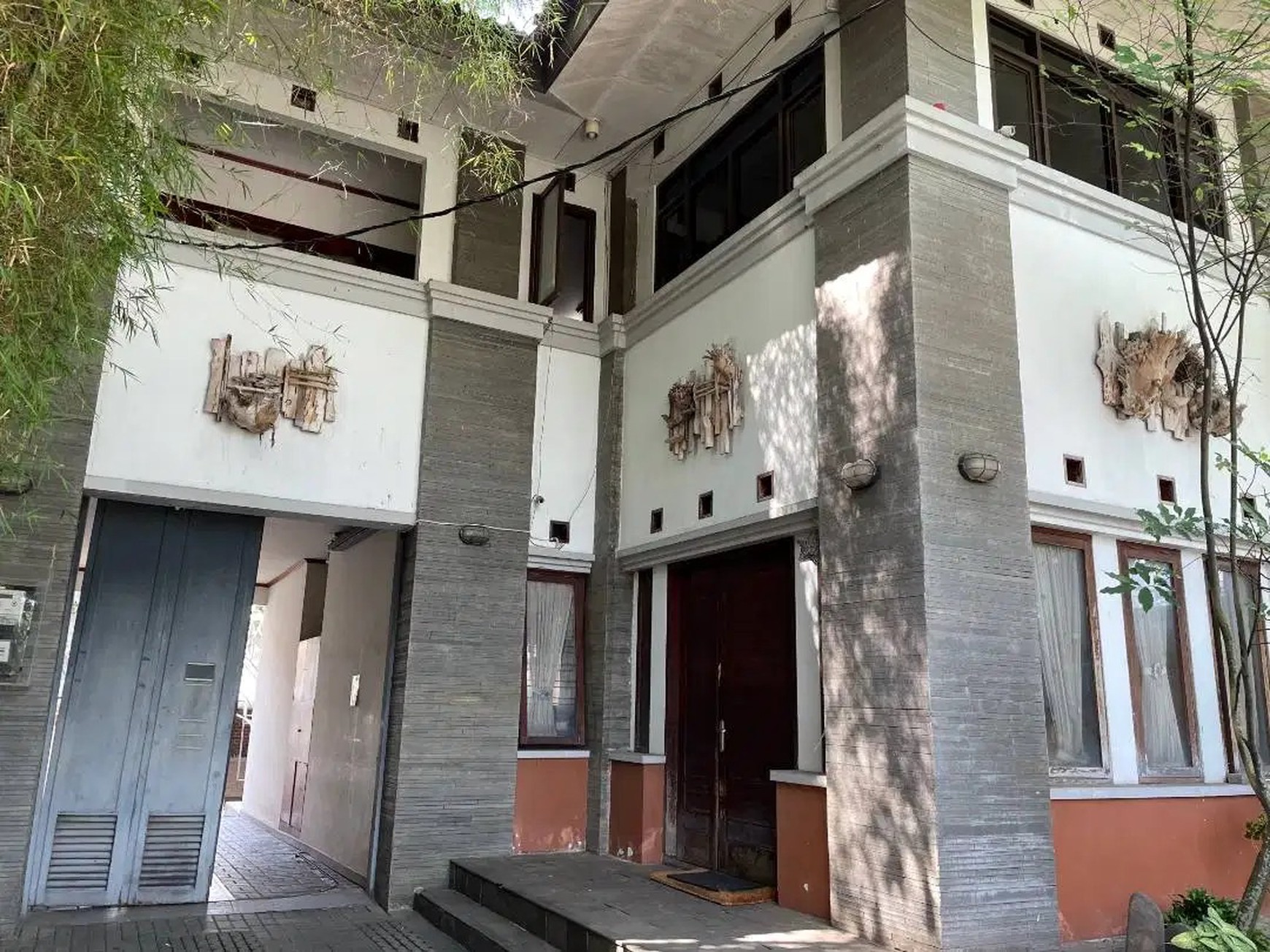 Rumah Lux Asri di Mainroad Cisitu, Bandung