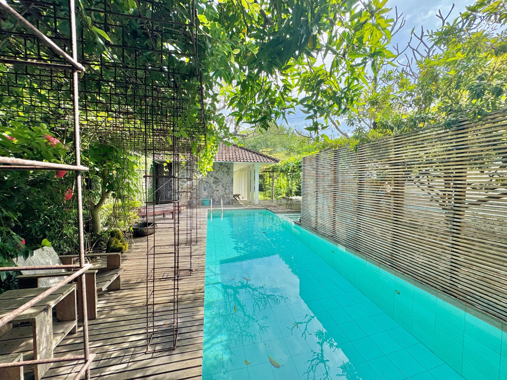 TROPICAL 5-BEDROOM VILLA JUST 3 MINUTES WALK TO LOVINA BEACH