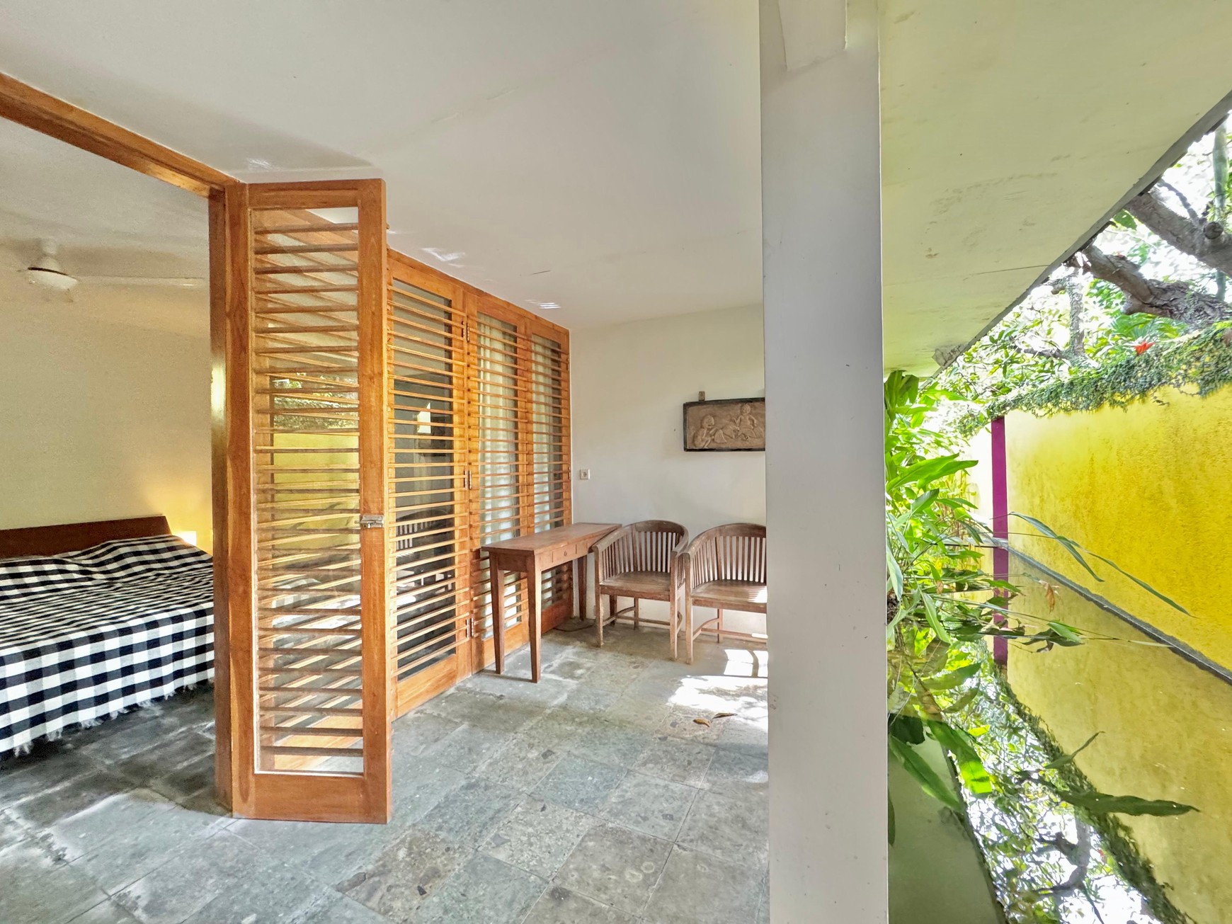 TROPICAL 5-BEDROOM VILLA JUST 3 MINUTES WALK TO LOVINA BEACH