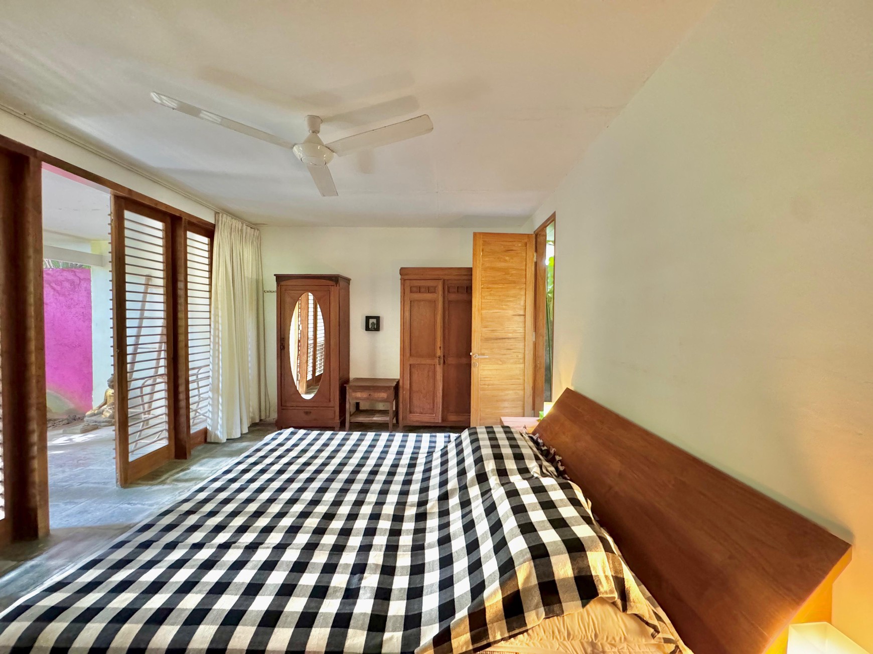 TROPICAL 5-BEDROOM VILLA JUST 3 MINUTES WALK TO LOVINA BEACH