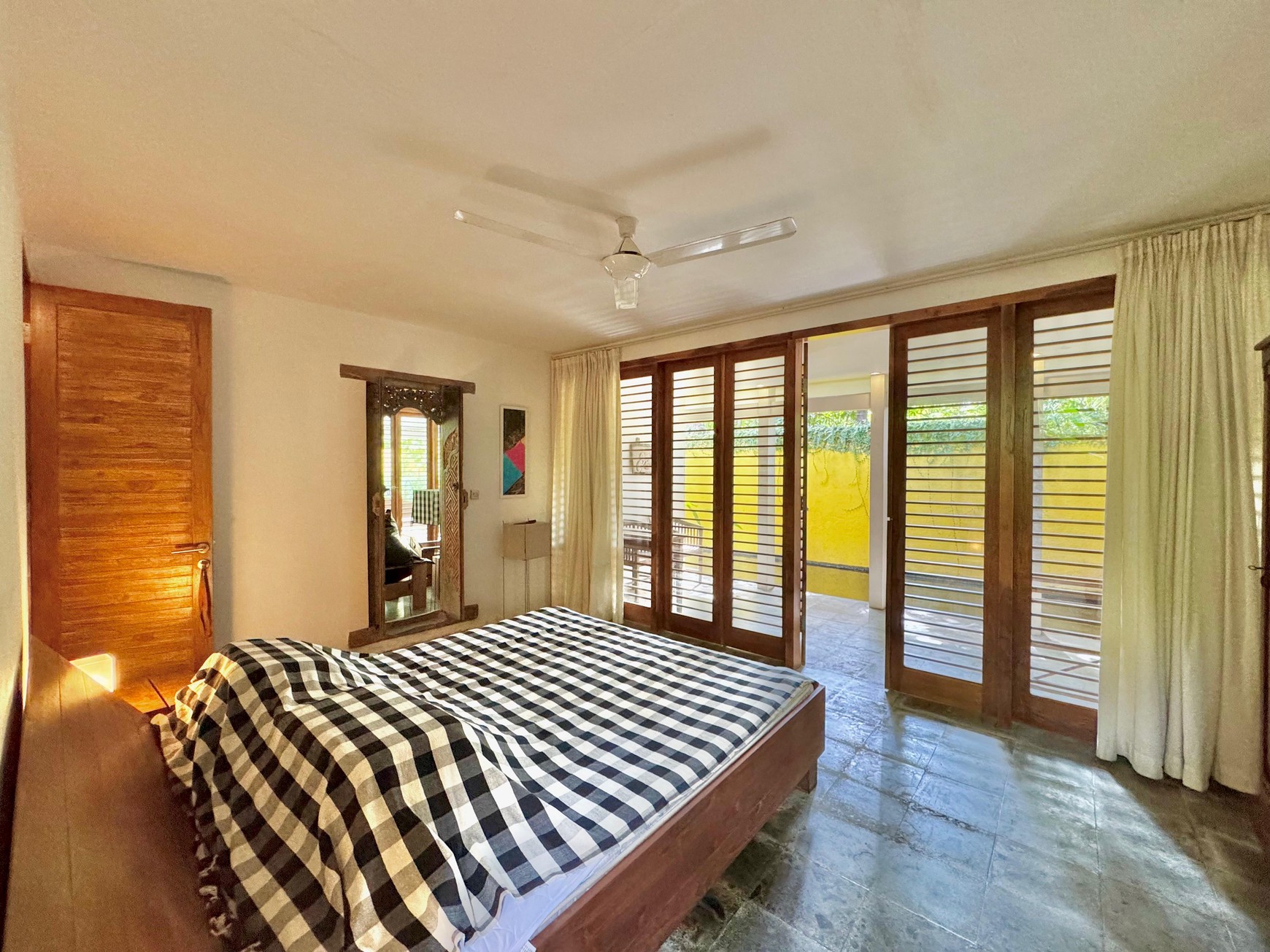 TROPICAL 5-BEDROOM VILLA JUST 3 MINUTES WALK TO LOVINA BEACH