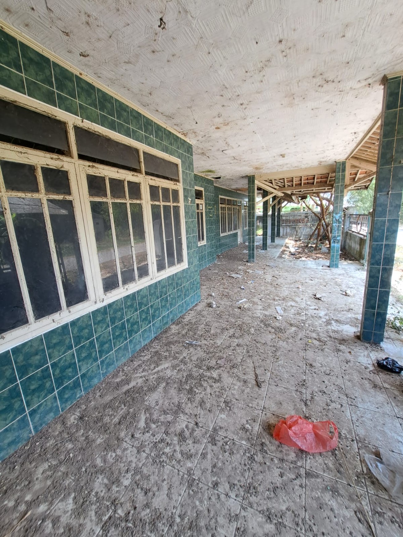 TANAH ADA BANGUNAN TETAPI DIANGGAP JUAL TANAH SAJA DI LOKASI STRATEGIS DI MAJALAYA KARAWANG TIMUR