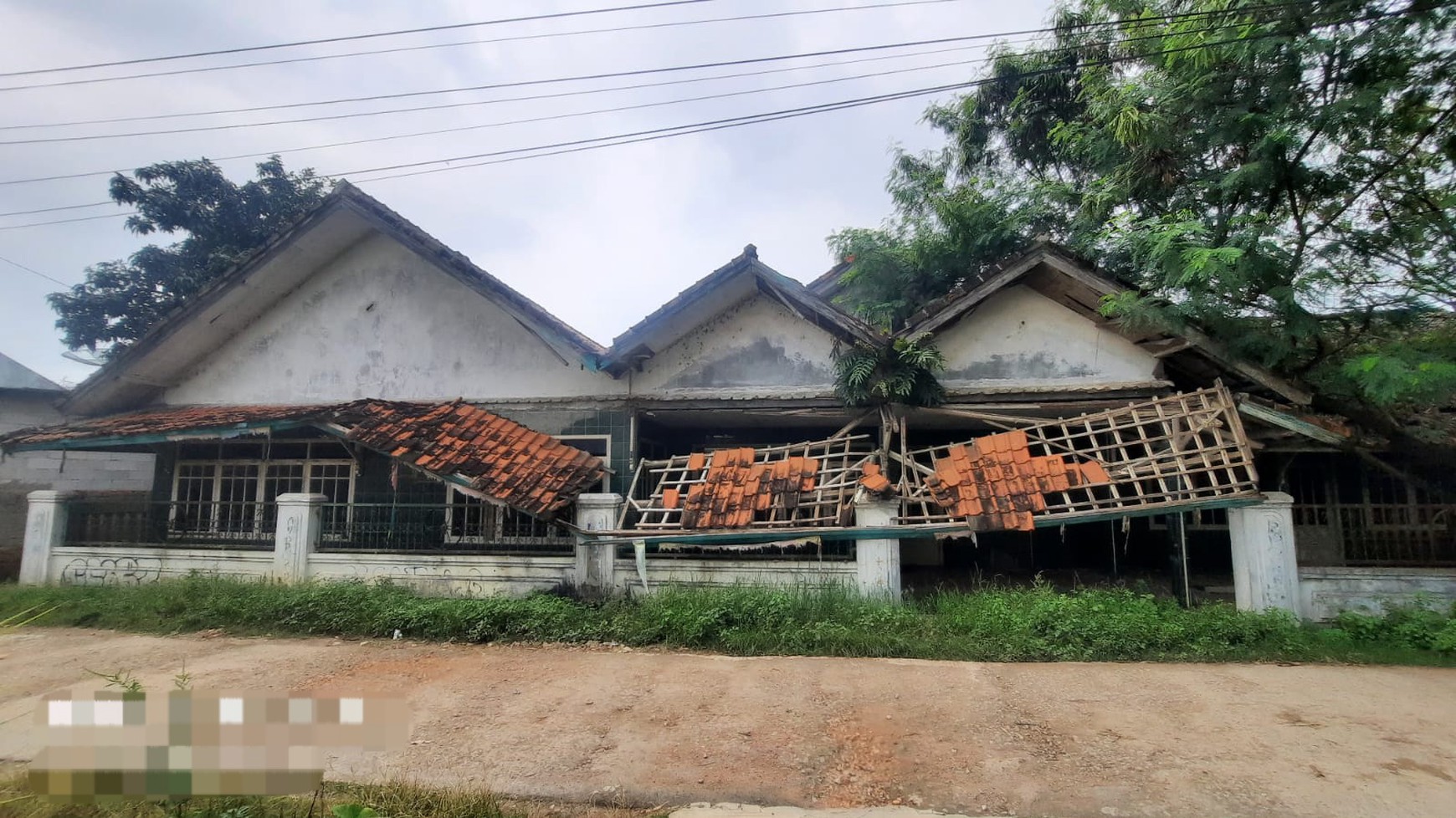 TANAH ADA BANGUNAN TETAPI DIANGGAP JUAL TANAH SAJA DI LOKASI STRATEGIS DI MAJALAYA KARAWANG TIMUR