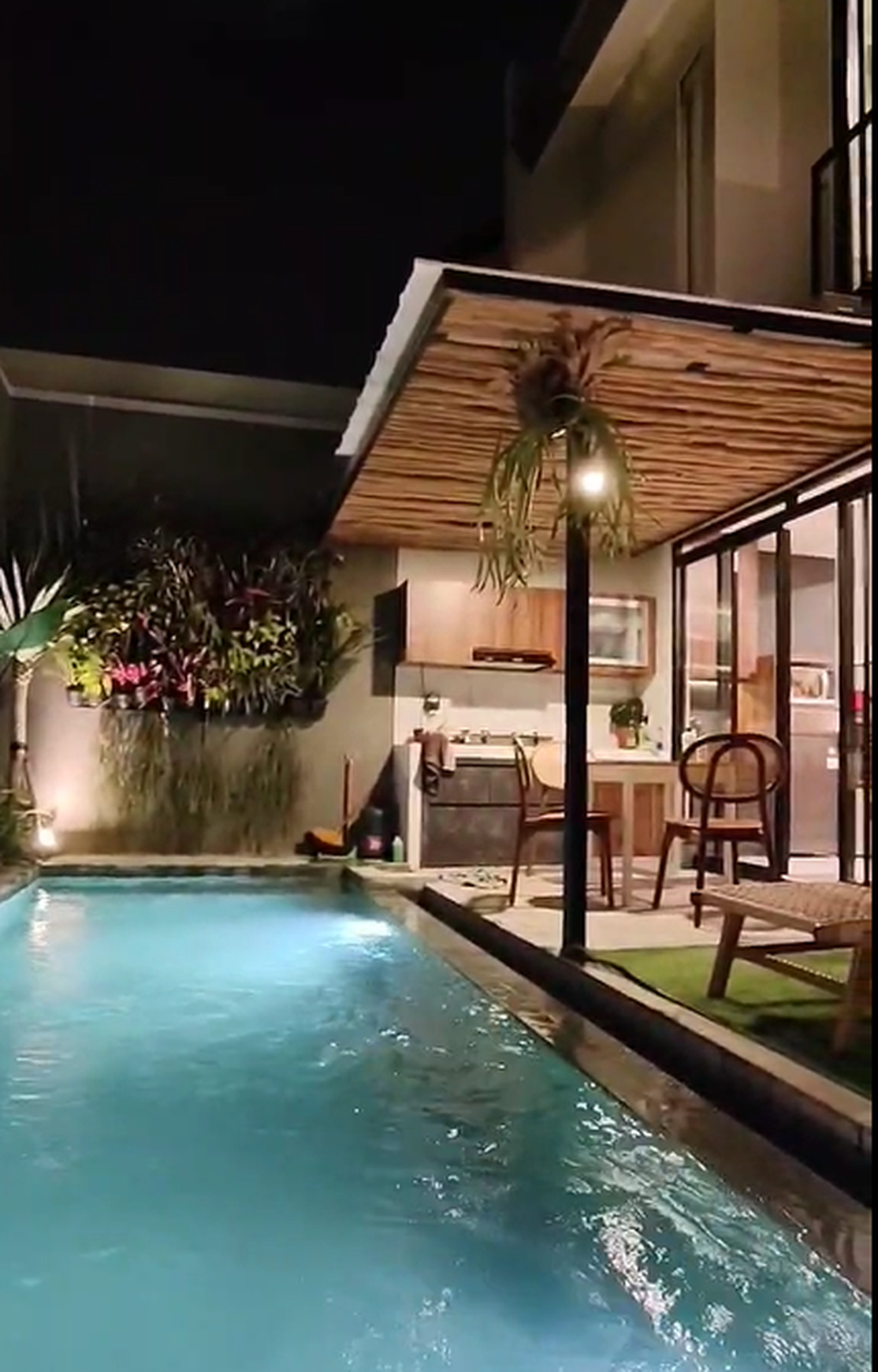 Dijual Rumah Lux Ada Kolam Renang di Hegarmanah