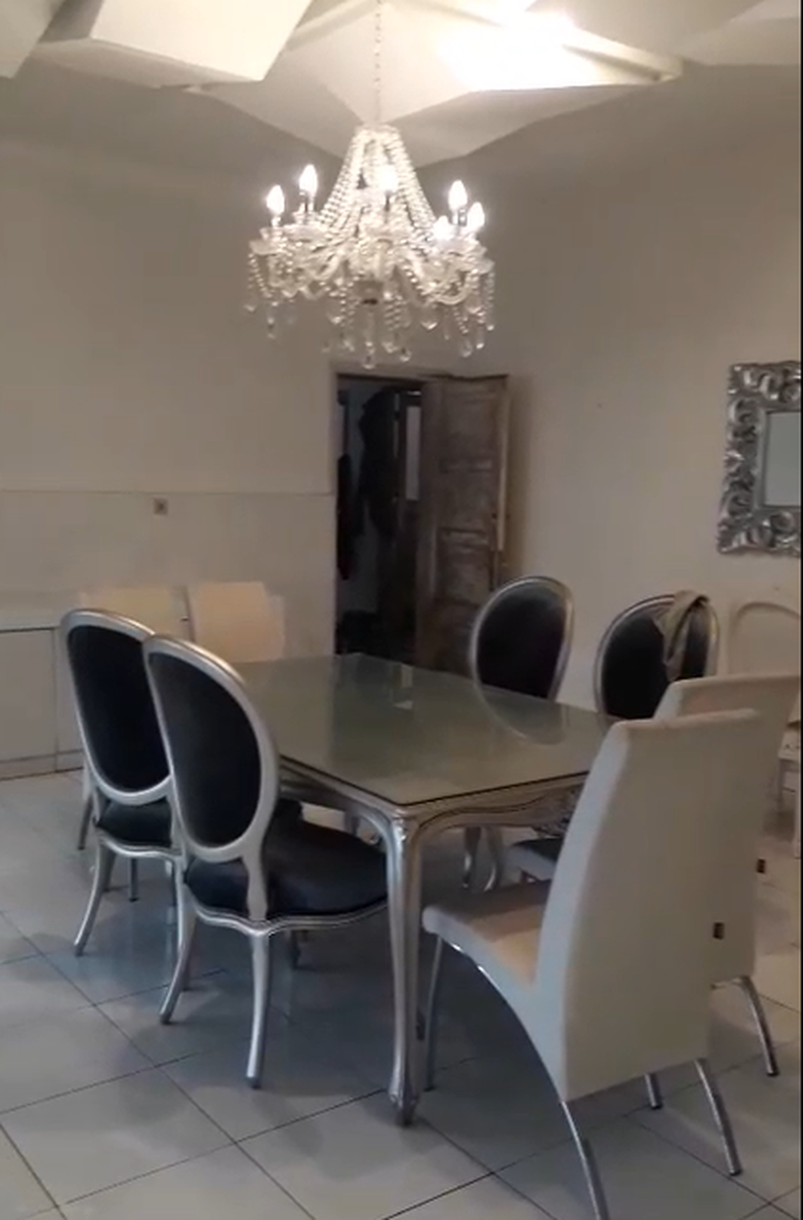 Dijual Rumah Lux Ada Kolam Renang di Hegarmanah