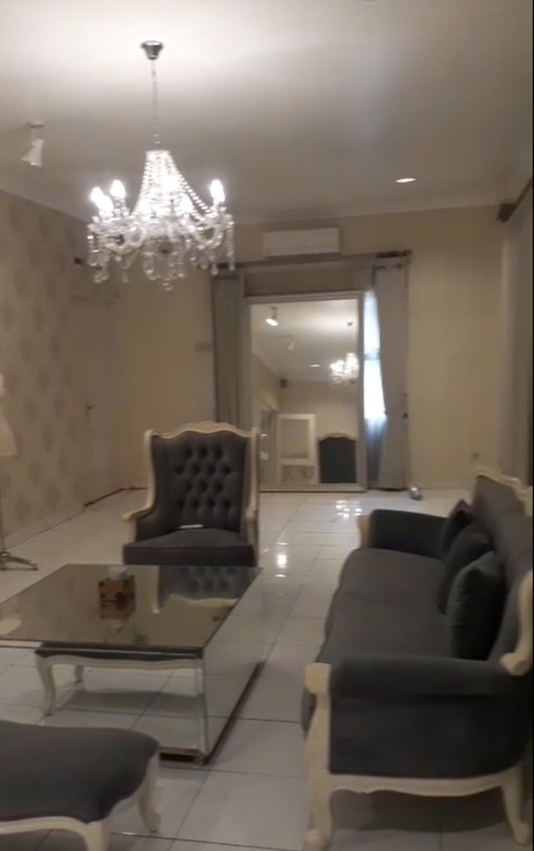 Dijual Rumah Lux Ada Kolam Renang di Hegarmanah