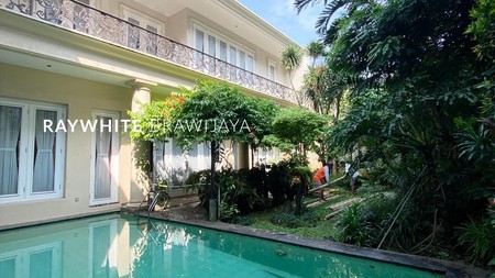 Rumah Dalam Lingkungan Tenang Lokasi Strategis Area Kebayoran Baru