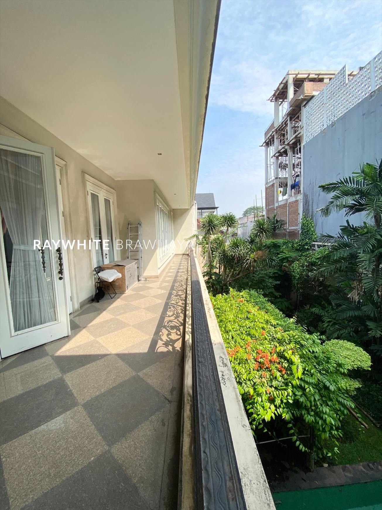 Rumah Dalam Lingkungan Tenang Lokasi Strategis Area Kebayoran Baru