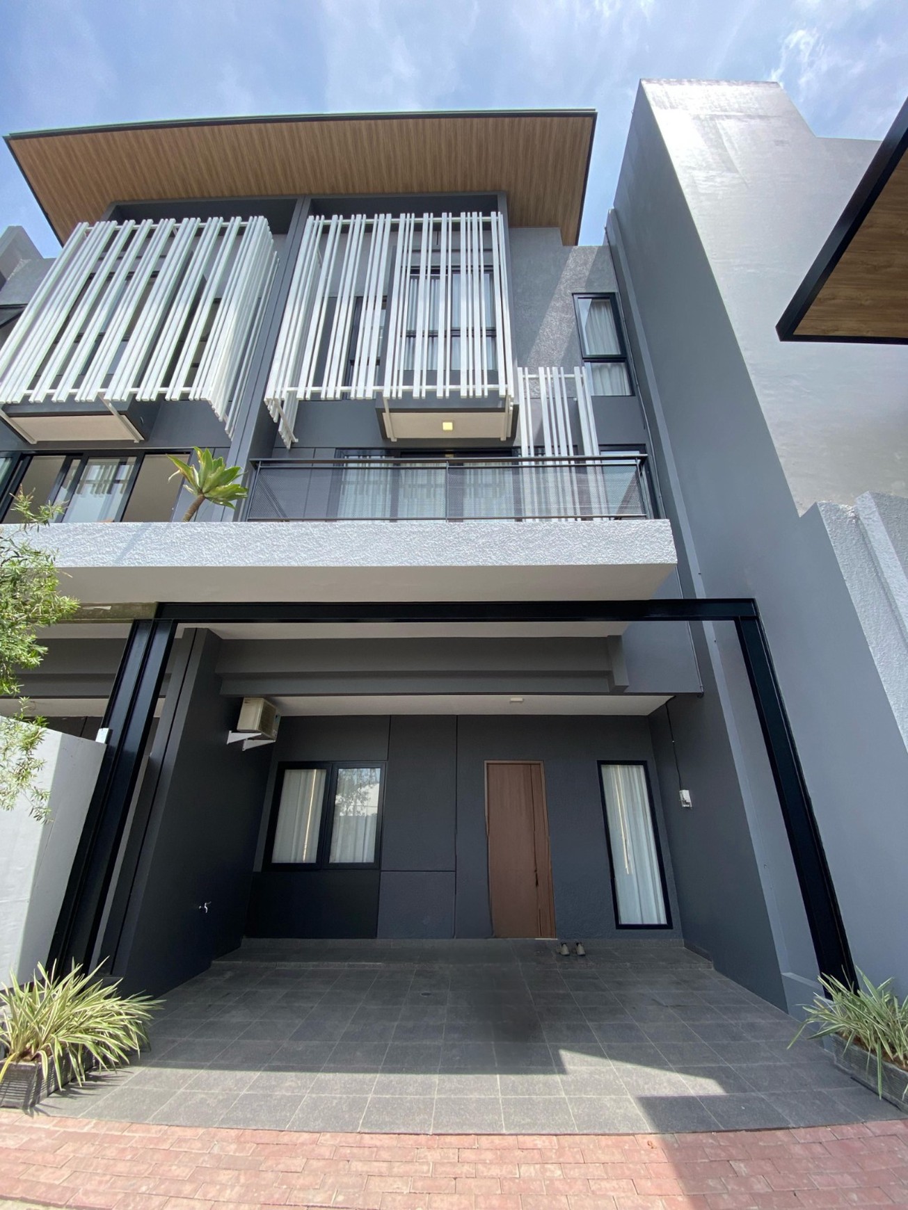 Rumah Brand New 3 Lantai di Jagakarsa Layout Luas Akses Bagus