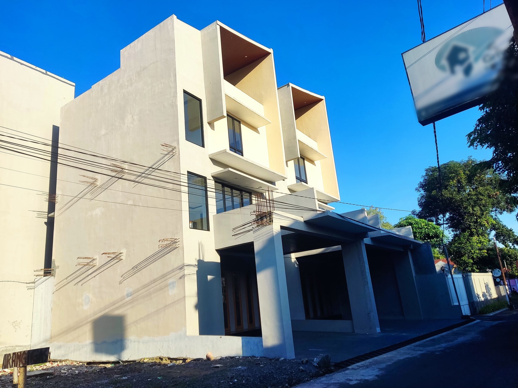 Rumah Tinggal Modern Lokasi Dekat Sekolah Olifant Caturtunggal Depok Sleman