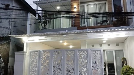 Rumah Bagus, 3 Lantai Siap huni di Kebon Jeruk