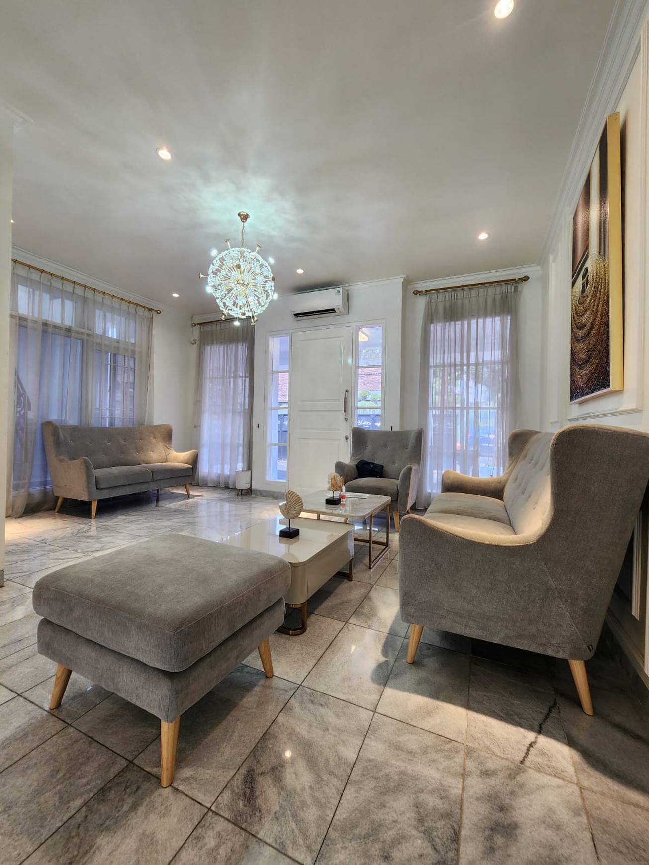 Hunian Modern dengan Private Pool 5 menit ke MRT Cipete Raya